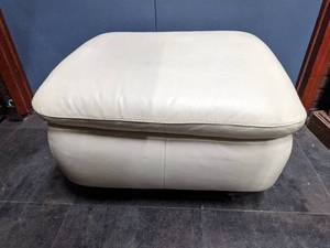 lot 29 image: Nice Light Beige Leather Ottoman