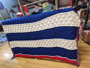 lot 38 image: Chunky Handmade Red, White & Blue Afghan Blanket