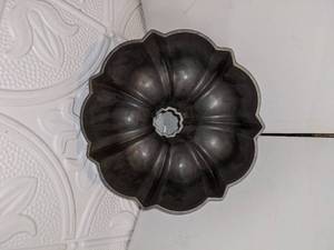 lot 79 image: Original Nordic Ware Mini Bundt Cake Pan Minneapolis Minn.