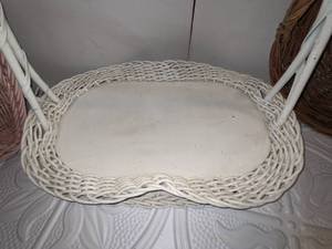 lot 131 image: Assortment of Wicker Serving Trays