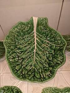 lot 30 image: 9 Pc. Set Majolica Salad Plates and Serving Bowl Cabbage Design Secla Portugal