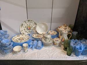 lot 91 image: Longchamp Nemours Dishes, Hand Painted in France