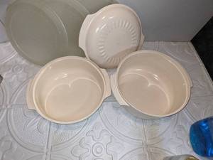 lot 162 image: Original Tupperware Microwavable Containers