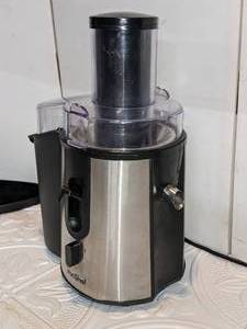 lot 108 image: Ningbo Peichen Power Juicer Model PC700