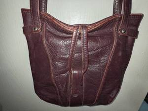 lot 11 image: Cobblers Classics Burgundy Leather Crossbody Purse