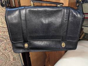 lot 12 image: Vintage Black Leather Coach Mens MessengerLaptop Bag