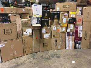 lot 4 image: Huge lot of lighting Customer Returns See Pictures