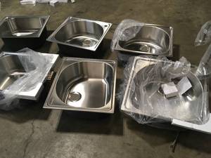 lot 14 image: Lot of 6 Kitchen sinks Customer Returns See Pictures