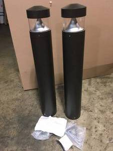 lot 20 image: Lot of 2 Line-Voltage Bronze LED Landscape Bollard Light Exterior with Surface Mounted Aluminum Construction by SOLUS