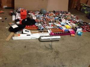 lot 35 image: Lot of Doorknobs and small tools (review all pictures)