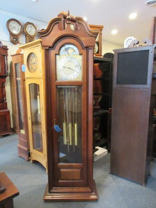 lot 104 image: HOWARD MILLER CHAIN WOUND GRANDFATHER CLOCK