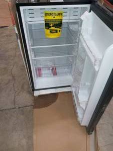 4.4 cu. ft. Mini Fridge in Black by Magic Chef Customer Returns See Pictures