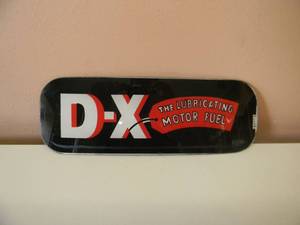 lot 1 image: RARE - ORIGINAL D-X CURVED PAINTED GLASS  GAS PUMP SIGN - NICE - D-X The Lubricating Motor Fuel.  APPROX 10 x 3.5 - GREAT PIECE - SEE PICTURES
