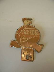 lot 3 image: Rare - Original - VINTAGE 1930s VEEDOL OIL Metal License Plate Topper - AWESOME - GREAT PIECE - APPROX 5 BY 7 - SEE PICTURES