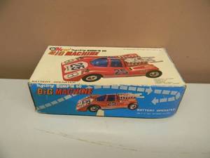lot 30 image: VINTAGE MYSTERY BUMPN GO BIG MACHINE WITH BOX - OLD SCHOOL - VERY COOL PIECE - SEE PICTURES