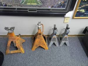 lot 39 image: 2 SETS OF JACK STANDS - WORK - SEE PICTURES