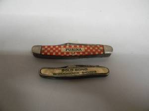 lot 48 image: 2 RARE VINTAGE ADVERTISING POCKET KNIVES - PURINA & GOLD BOND WOODROCK SIDING - NICE - SEE PICTURES