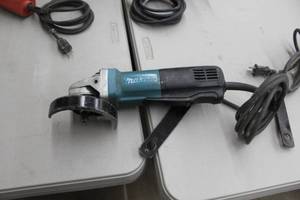 Makita 9564PC 4-12 Grinder