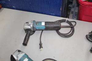 Makita 9564PC 4-12 Grinder