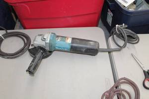 Makita 9564PC 4-12 Grinder