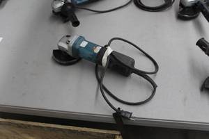 Makita 9564PC 4-12 Grinder