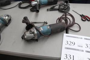 Makita 9564PC 4-12 Grinder