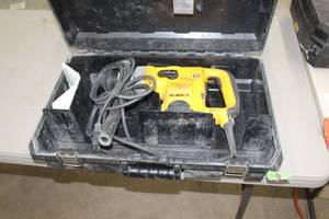 DeWalt D25500  1-916 Rotary Hammer  with Plastic Case