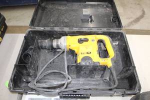 DeWalt D25500  1-916 Rotary Hammer  with Plastic Case