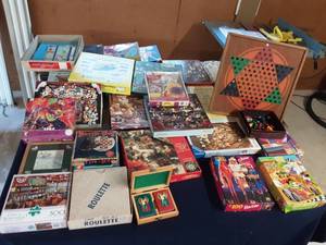 lot 26 image: Large Lot Of Vintage Games, Puzzles & Cards