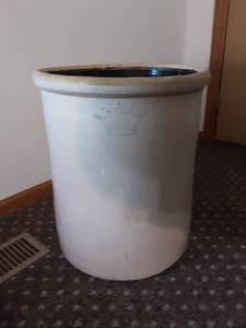 lot 42 image: Crown 12 Gallon Crock