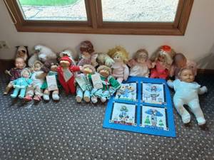 lot 50 image: Collection Of Cabbage Patch Dolls With COAs & Other Vintage Baby Dolls