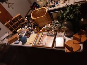 lot 72 image: Contents On Table Top Boyds Bears, Norman Rockwell & More