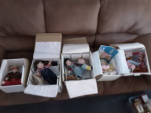 lot 94 image: 5-Danbury Mint Dolls With COAs & Original Boxes