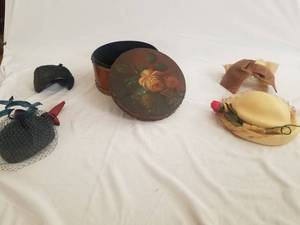 4 Vintage Hats with Hat Box