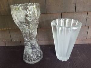 2 Vases
