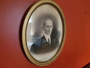 2 Antique Oval Frames