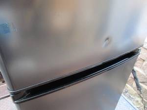 lot 4 image: Small Refrigerator