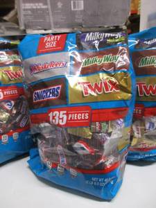 lot 42 image: Mini Candy Bars