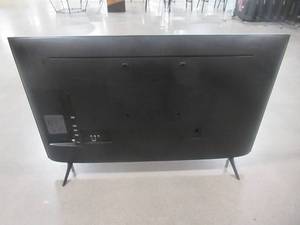 lot 220 image: Samsung 43 Crystal 8 Series 4K Ultra High Definition Smart TV UN43TU8000