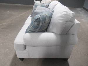 lot 305 image: Ashley Furniture Reevesville Loveseat 1930335