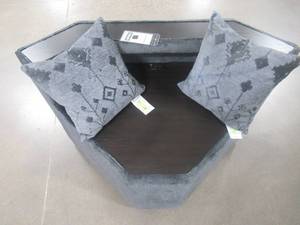 lot 321 image: Ashley Furniture Wilhurst Wedge 5540377
