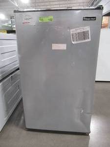 lot 63 image: Magic Chef 4.4 cu. ft. Mini Fridge in Stainless Look, HMR440SE - Dented.