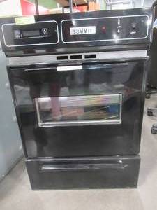lot 67 image: Summit Appliance 24 in. Single Wall Oven in Black, TEM721DK. - Missing Knob