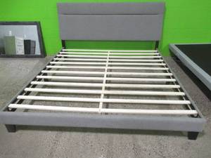 lot 100 image: Signature Design By Ashley Adelloni Upholstered King Bed. B080-382.