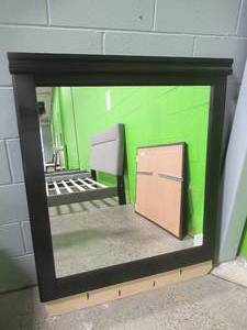 lot 109 image: Ashley Furniture Huey Vineyard Bedroom Dresser Mirror, B128-36.