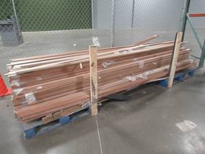 lot 121 image: WHOLESALE MIXED PALLET OF MISCELLANEOUS MAHOGANY WOOD TRIM - 12 x 2 x 12