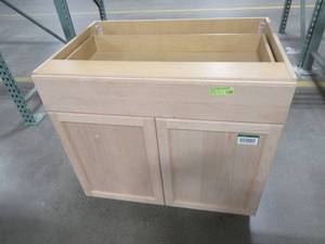 lot 132 image: Hampton Bay Assembled 36x34.5x24 in. Easthaven Base Cabinet with Drawer in Unfinished German Beech, EH3635B-GB - Scratch and Dent.