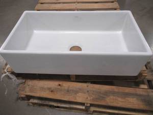 lot 192 image: Farmhouse Kitchen Sink Basin. Approximate Dimensions 33 x 18 x 8 12. - Very Tiny Chip in Bottom Front.