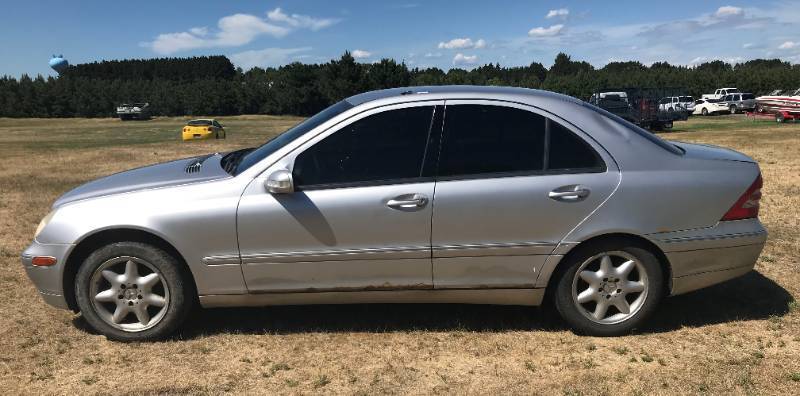 lot 3 image: 2003 Mercedes-Benz C240
