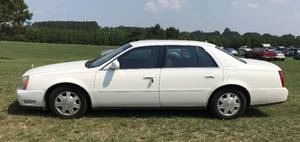 lot 4 image: 2004 Cadillac Deville